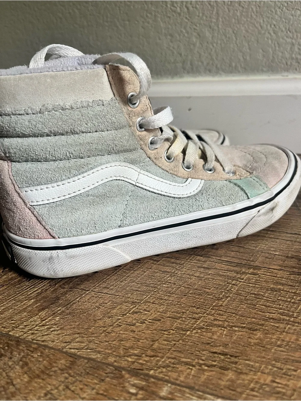 Vans SK8-Hi skateboard shoes in‎ a pastel colorblock  girls size 2.5